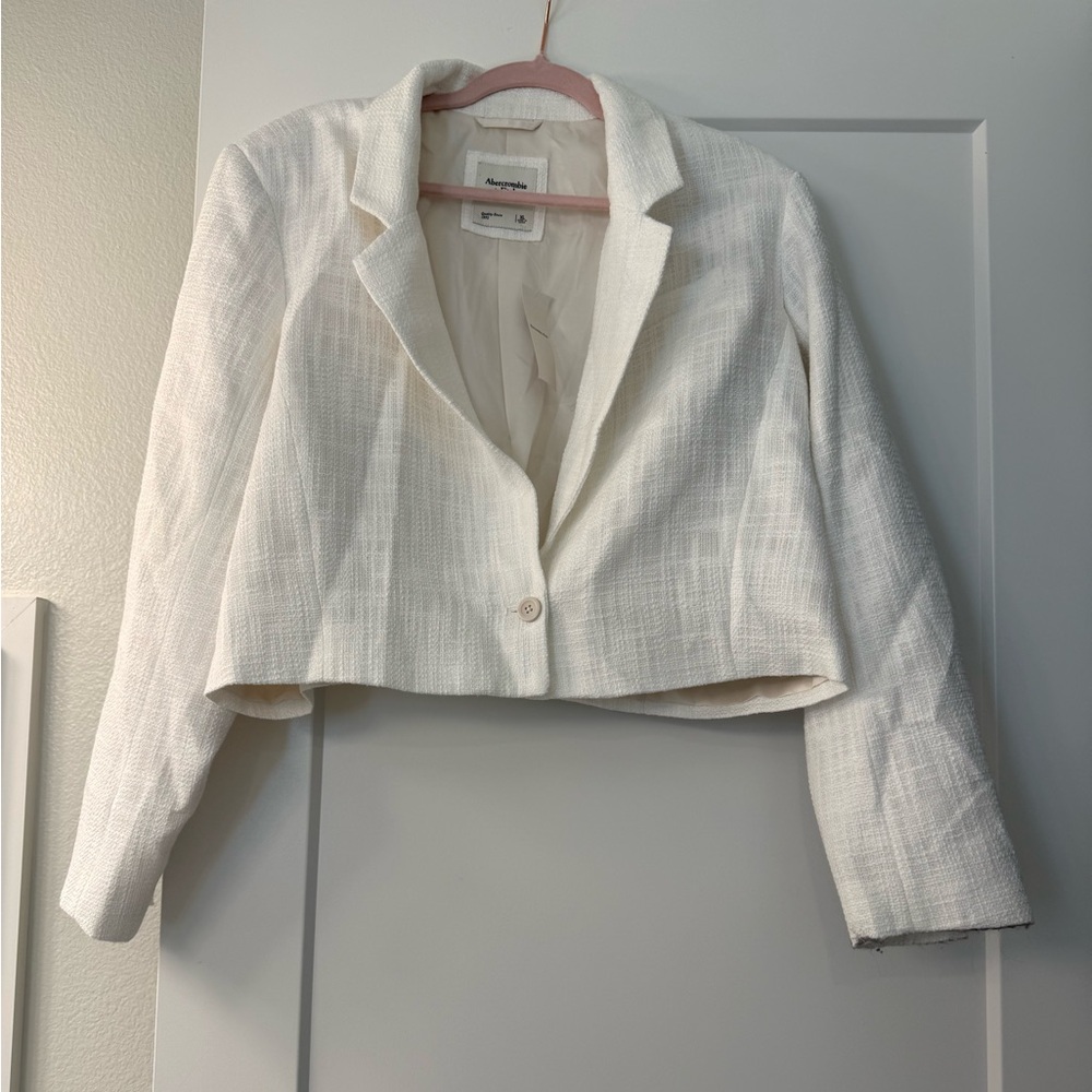 Abercrombie & Fitch Cream Women's copped Blazer